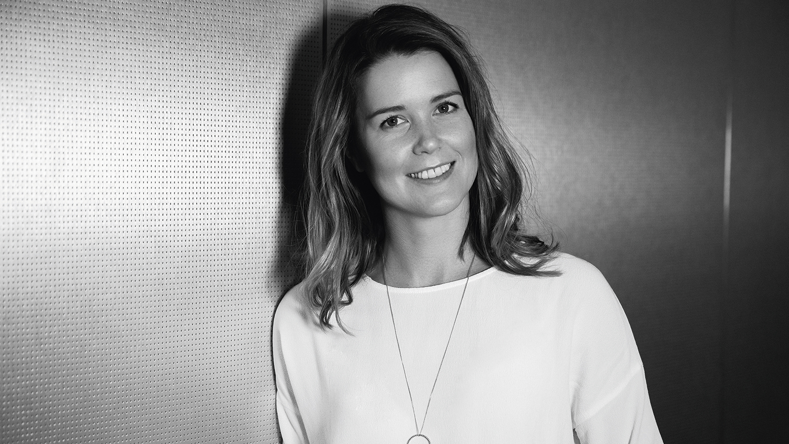 Maria halvkropp svartvit 1600×900