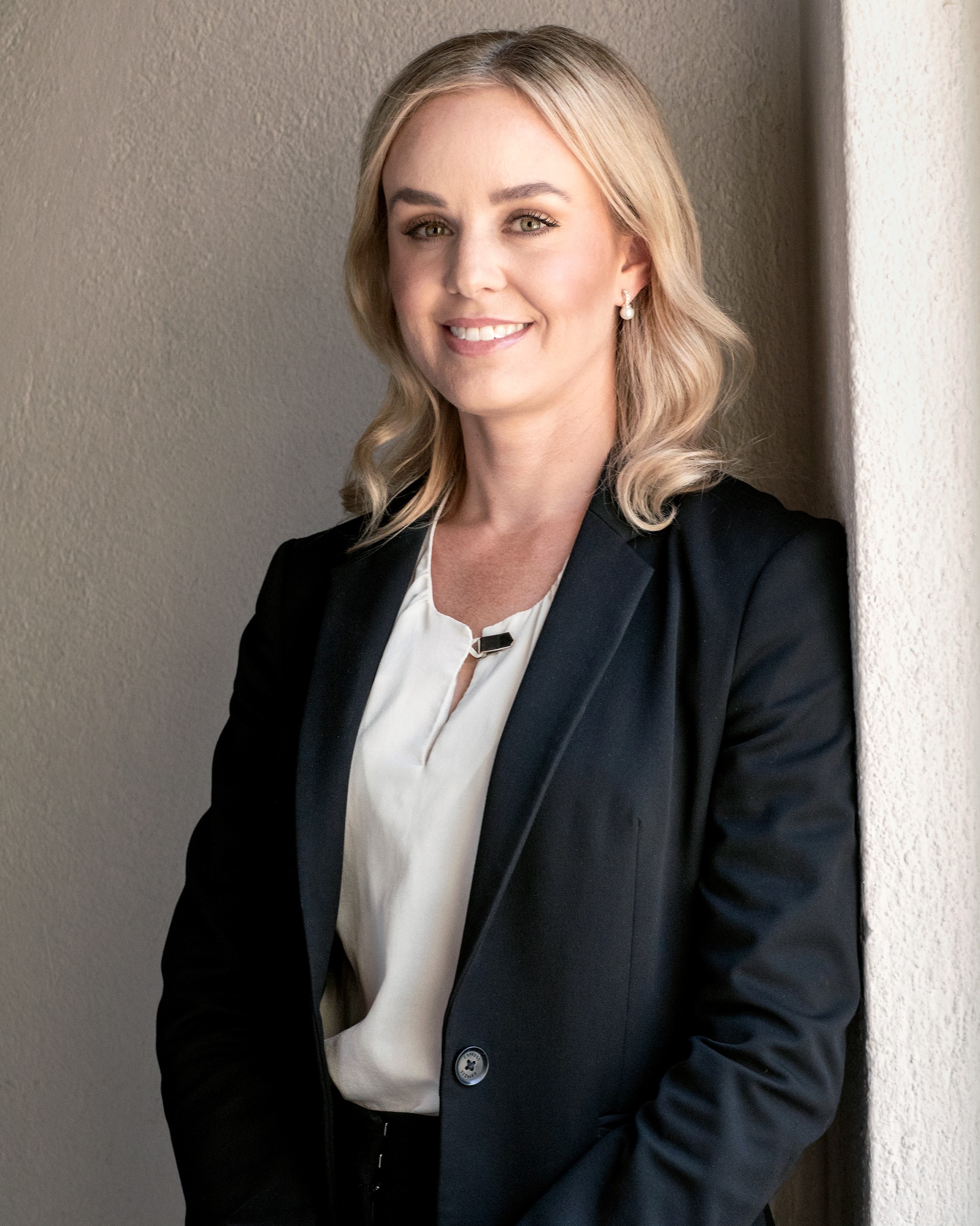 Julia Stålbro, Förvaltare